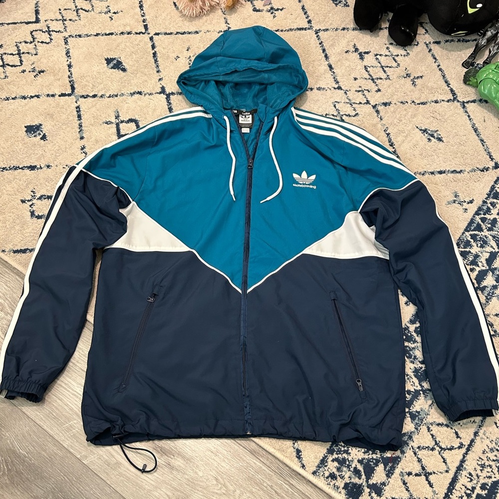 Mens adidas windbreaker size large in great condition